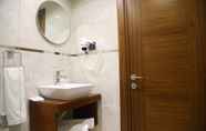 In-room Bathroom 5 Camlicesme Hotel