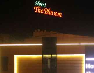 Lobi 2 Hotel The Blossom
