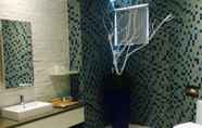 In-room Bathroom 6 All-Ur Boutique Motel - Tai-Tung Branch