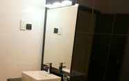 Toilet Kamar 3 Hotel Sunrich Kandy