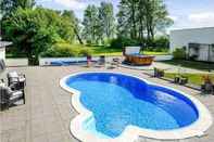 Swimming Pool Hotel Borrby