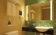 In-room Bathroom 2 Mercure Nanchang Sunac