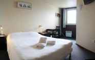 Bedroom 5 Wink Hotel Juvisy