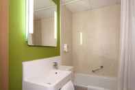 Toilet Kamar B&B Hotel Nimes Ville Active