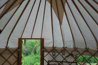 Lobby Ceridwen Glamping, Double decker Bus and Yurts