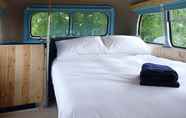 Bilik Tidur 6 Ceridwen Glamping, Double decker Bus and Yurts