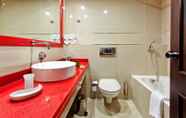 In-room Bathroom 3 Kouros Hotel