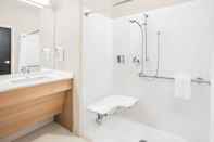 Toilet Kamar Microtel Inn & Suites by Wyndham Ocean City