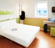 Bedroom 2 ibis Budget Caen Mondeville