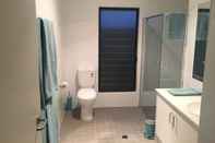 In-room Bathroom Villas on the Bay Kingscote