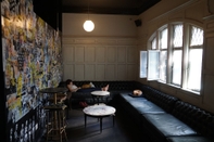 Bar, Kafe, dan Lounge Art Factory Beer Garden - Hostel