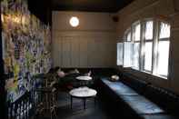 Bar, Kafe dan Lounge Art Factory Beer Garden - Hostel