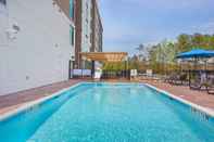 Kolam Renang Holiday Inn Express & Suites Covington, an IHG Hotel