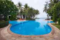 สระว่ายน้ำ Baan LonSai Beachfront Condominium