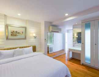 Bedroom 2 Baan LonSai Beachfront Condominium