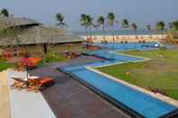 สระว่ายน้ำ Bay Of Bengal Resort