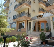 Exterior 3 VIP Apart Hotel