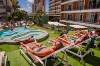 Swimming Pool BUNK Backpackers Surfers Paradise - Hostel