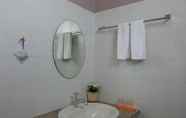 In-room Bathroom 2 Bann Suan Rachawadee B&B