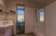 In-room Bathroom 7 Loch Vista Lake View Villa Accommodation