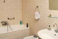 Toilet Kamar Hotel Camelia International