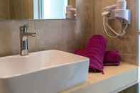 Toilet Kamar Stamos Hotel - All Inclusive