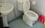 Toilet Kamar 4 Hotel 99