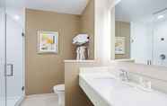 Toilet Kamar 5 Fairfield Inn and Suites by Marriott Belle Vernon