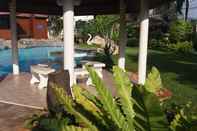 Hồ bơi Baan Laksee Pool Villa
