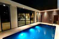 Swimming Pool Best Western Armor Park Dinan