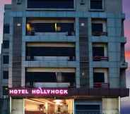 Exterior 3 Hotel Hollyhock
