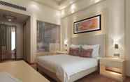 Kamar Tidur 5 Sandal Suites Op. by Lemon Tree Hotels