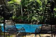 Kolam Renang Boulder Garden Hotel