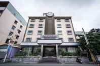 Exterior Golden Phoenix Hotel