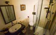 In-room Bathroom 5 B&B Etrurian Home