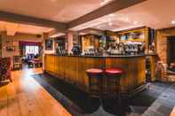 Bar, Cafe and Lounge The Dog and Doublet Inn