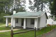 Exterior Waterwoods Cottages