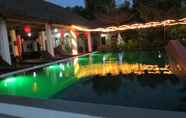 Kolam Renang 5 Jully Anna Guesthouse