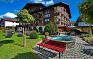 Swimming Pool 2 H+ Hotel Oberstaufen