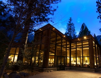 Exterior 2 Yosemite Valley Lodge