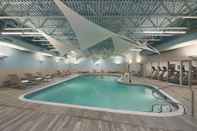 Swimming Pool Courtyard by Marriott Oshawa