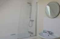 Toilet Kamar Beaumond Cross Inn