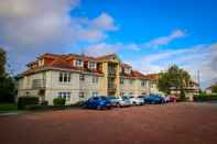 Exterior Turnberry Apartments