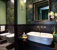 In-room Bathroom 2 Velona's Jungle Luxury Suites