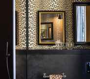 Phòng tắm bên trong 7 Velona's Jungle Luxury Suites