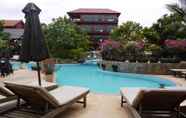 Swimming Pool 2 L'Elephant Blanc Resort