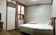 Kamar Tidur 6 J Motel