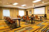 Functional Hall Fairfield Inn & Suites by Marriott Dickson