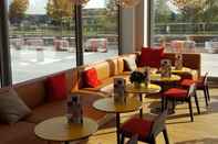 Bar, Cafe and Lounge ibis Styles Guyancourt Versailles