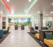 Lobby 4 La Quinta Inn & Suites by Wyndham Tulsa Broken Arrow